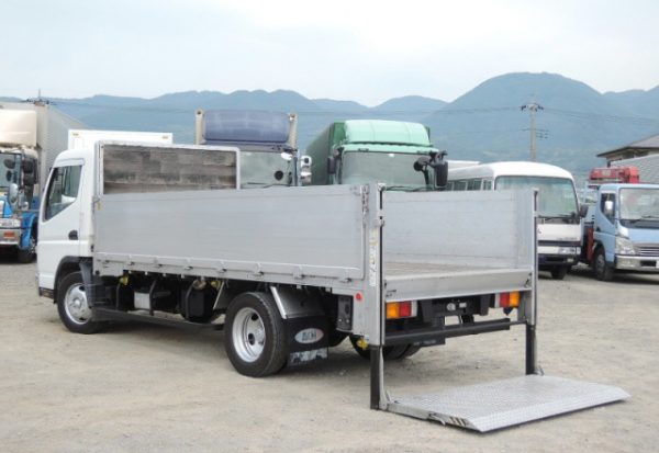 画像：4トン平トラック