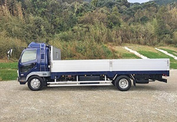 画像：8トン平トラック